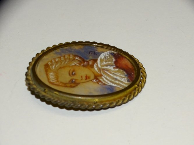-JOLIE BROCHE XXe TOUR LAITON PORTRAIT de FEMME Goût XIXe  bijoux ancien  D