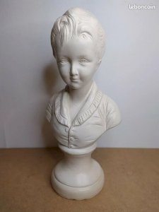 Pretty Child Bust in Plaster in good condition