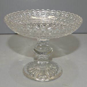 -JOLIE COUPELLE BAGUIER ou COMPOTIER MINIATURE VERRE Moulé marqué GR VITRINE  D