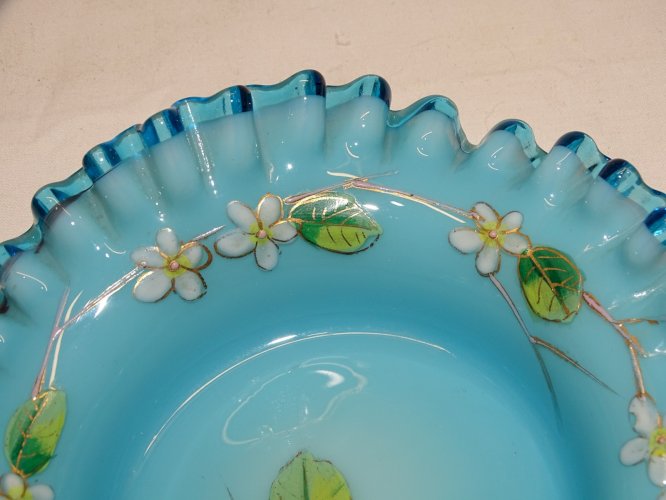 -JOLIE COUPELLE VIDE POCHE en OPALINE BLEUE avec FLEURS EMAILLEES XIXe NIII   D