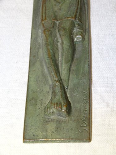 -JOLIE CROIX MURALE CRUCIFIX ART DECO PATINE VERTE Signé S DERMIGNY RELIGION   D