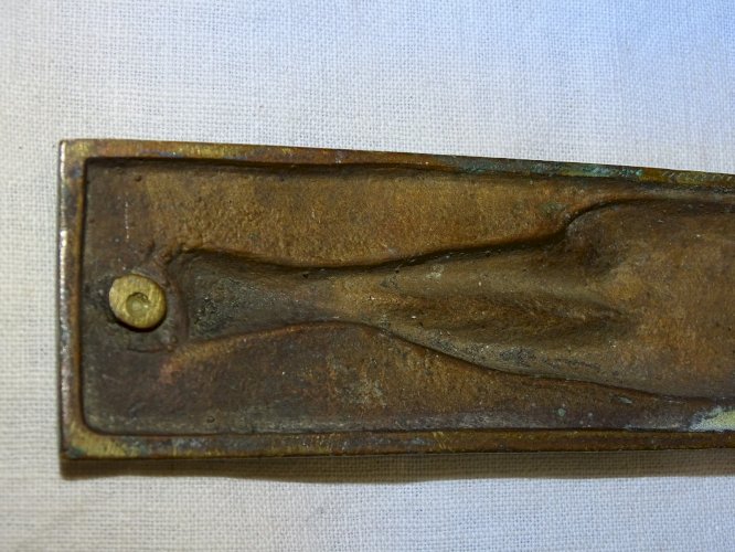 -JOLIE CROIX MURALE CRUCIFIX ART DECO PATINE VERTE Signé S DERMIGNY RELIGION   D