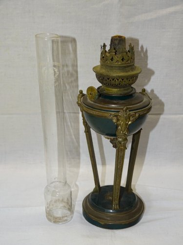 - JOLIE LAMPE A PETROLE NAPOLEON III XIXe 3 TETES de BELIER verre CRISTAL 10"  D