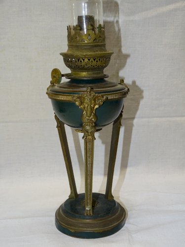 - JOLIE LAMPE A PETROLE NAPOLEON III XIXe 3 TETES de BELIER verre CRISTAL 10"  D