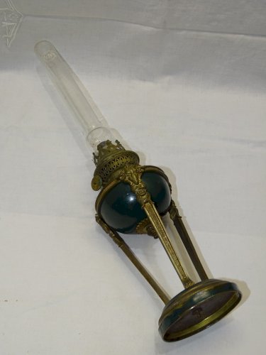 - JOLIE LAMPE A PETROLE NAPOLEON III XIXe 3 TETES de BELIER verre CRISTAL 10"  D