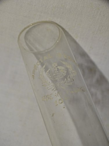 - JOLIE LAMPE A PETROLE NAPOLEON III XIXe 3 TETES de BELIER verre CRISTAL 10"  D