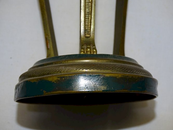 - JOLIE LAMPE A PETROLE NAPOLEON III XIXe 3 TETES de BELIER verre CRISTAL 10"  D