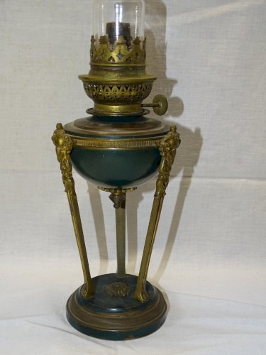 - JOLIE LAMPE A PETROLE NAPOLEON III XIXe 3 TETES de BELIER verre CRISTAL 10"  D