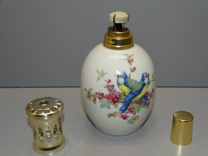 -JOLIE LAMPE BERGER PORCELAINE LIMOGES Déco PETITES MESANGES BLEUES FLEURS  D