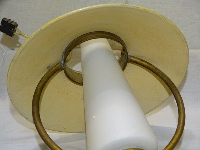 - JOLIE LAMPE SUSPENSION VINTAGE ABAT JOUR METAL peint JAUNE Déco XXe    D
