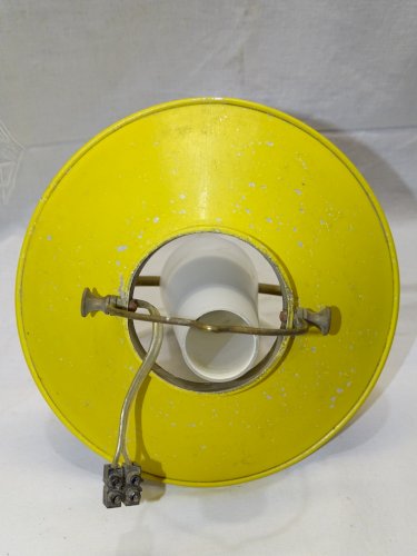 - JOLIE LAMPE SUSPENSION VINTAGE ABAT JOUR METAL peint JAUNE Déco XXe    D