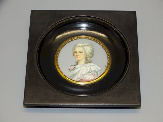 -JOLIE MINIATURE PEINTE Signée J CANOVA PORTRAIT FEMME de QUALITE CADRE BOIS   D
