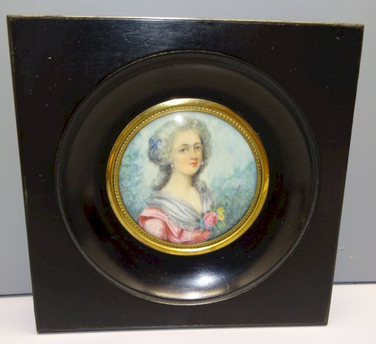 -JOLIE MINIATURE PEINTE Signée J CANOVA PORTRAIT FEMME de QUALITE CADRE BOIS   D