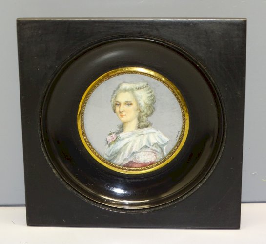 -JOLIE MINIATURE PEINTE Signée J CANOVA PORTRAIT FEMME de QUALITE CADRE BOIS   D