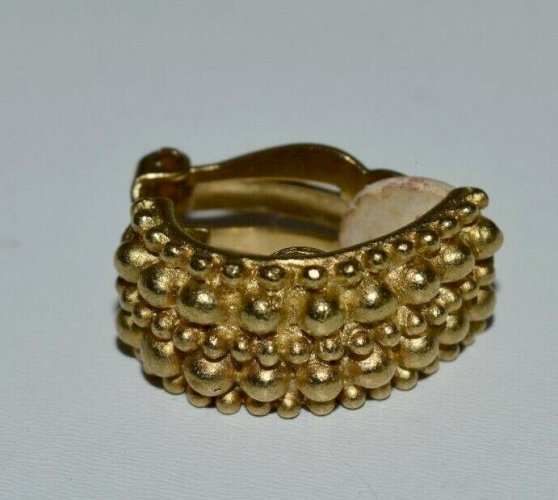  -JOLIE PAIRE  BOUCLES D'OREILLES VINTAGE marquées JACQUES ESTEREL Métal doré XX