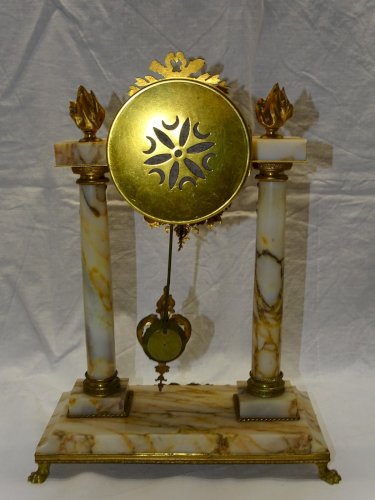 -JOLIE PENDULE STYLE LOUIS XVI FIN XIXe début XXe MARBRE et BRONZE Fonctionne  D