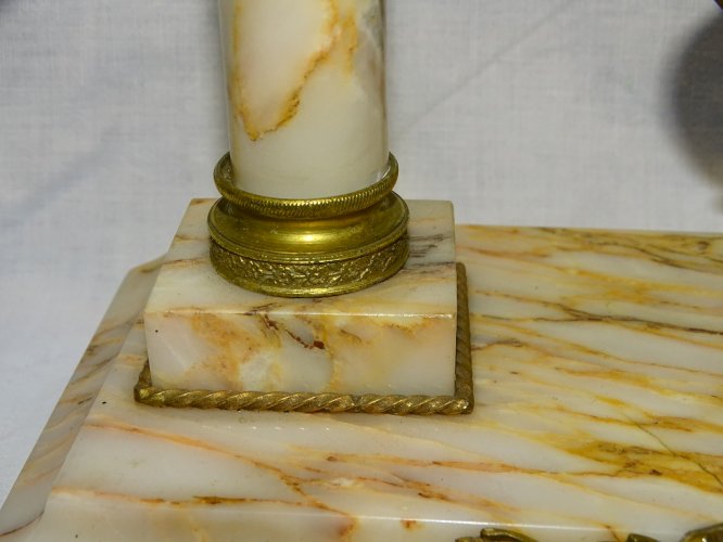 -JOLIE PENDULE STYLE LOUIS XVI FIN XIXe début XXe MARBRE et BRONZE Fonctionne  D