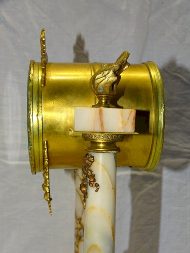 -JOLIE PENDULE STYLE LOUIS XVI FIN XIXe début XXe MARBRE et BRONZE Fonctionne  D