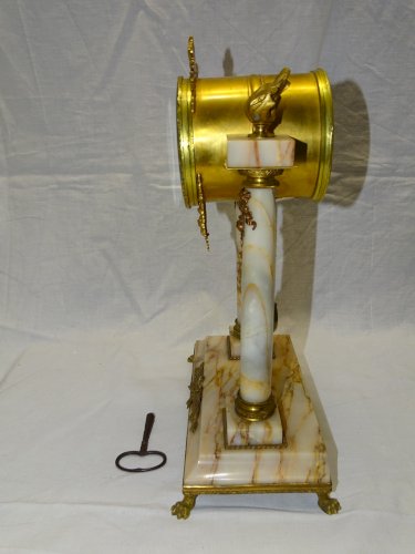 -JOLIE PENDULE STYLE LOUIS XVI FIN XIXe début XXe MARBRE et BRONZE Fonctionne  D