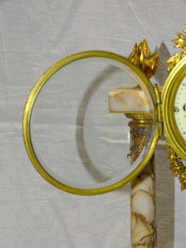-JOLIE PENDULE STYLE LOUIS XVI FIN XIXe début XXe MARBRE et BRONZE Fonctionne  D