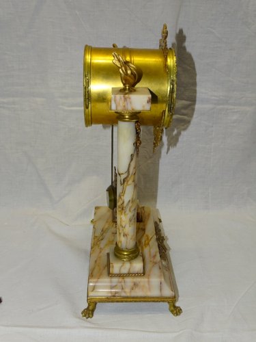 -JOLIE PENDULE STYLE LOUIS XVI FIN XIXe début XXe MARBRE et BRONZE Fonctionne  D