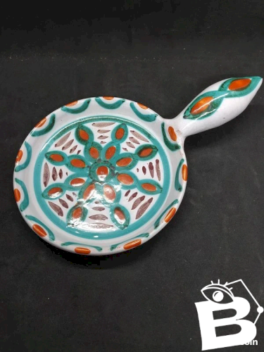 Jolie petit poelon ancien signé Antoine FAZIO artisan à vallauris en bon etat