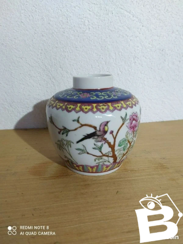 Jolie Petit Vase Chinois Signé A Décor Oiseau en bel état