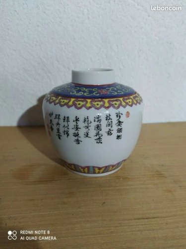 Jolie Petit Vase Chinois Signé A Décor Oiseau en bel état