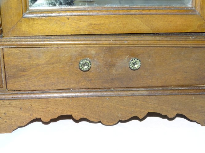 -JOLIE PETITE ARMOIRE de POUPEE en NOYER début XXe JOUET ANCIEN COLLECTION   D