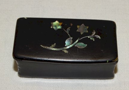 CUTE LITTLE SNUFF BOX or PILL BOX BOILED CARDBOARD NAPOLEON III N III D
