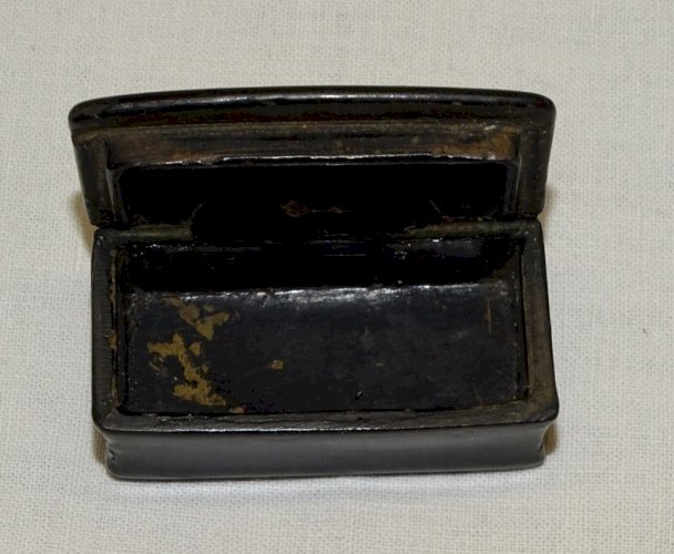 -JOLIE PETITE BOITE A PRISER ou à PILULES CARTON BOUILLI NAPOLEON III N III    D