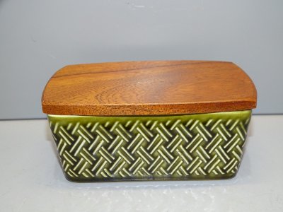 PRETTY LITTLE CERAMIC BOX CROWN DEVON WOODEN LID KITCHEN DECOR