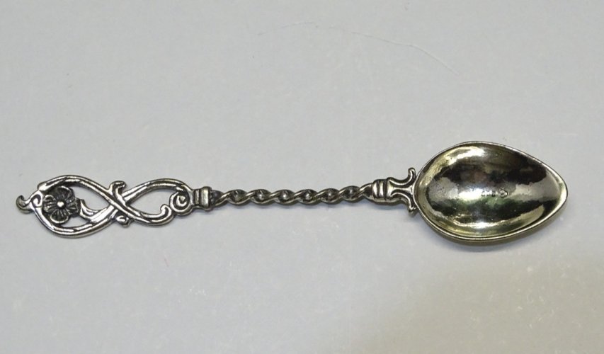 -JOLIE PETITE CUILLERE ARGENT 800e pour SALIERE MOUTARDIER ou AUTRE   D