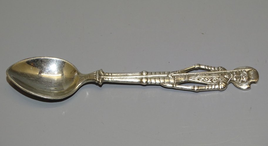 -JOLIE PETITE CUILLERE ARGENT DON QUICHOTTE 2 Poinçons illisibles COLLECTION   D