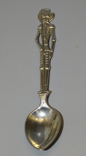 -JOLIE PETITE CUILLERE ARGENT DON QUICHOTTE 2 Poinçons illisibles COLLECTION   D