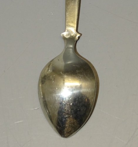 -JOLIE PETITE CUILLERE ARGENT DON QUICHOTTE 2 Poinçons illisibles COLLECTION   D