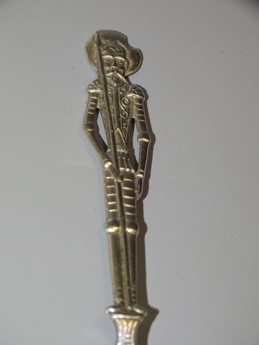 -JOLIE PETITE CUILLERE ARGENT DON QUICHOTTE 2 Poinçons illisibles COLLECTION   D