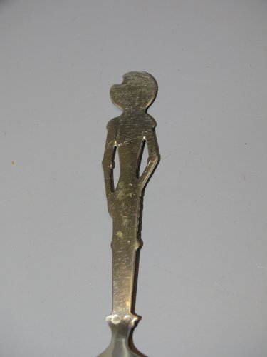 -JOLIE PETITE CUILLERE ARGENT DON QUICHOTTE 2 Poinçons illisibles COLLECTION   D