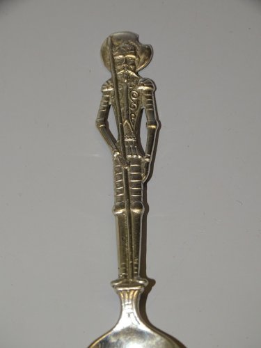 -JOLIE PETITE CUILLERE ARGENT DON QUICHOTTE 2 Poinçons illisibles COLLECTION   D