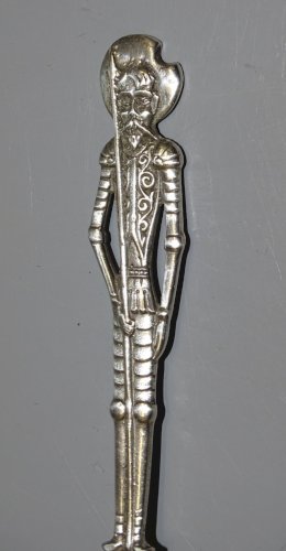 -JOLIE PETITE CUILLERE ARGENT DON QUICHOTTE 2 Poinçons illisibles COLLECTION   D