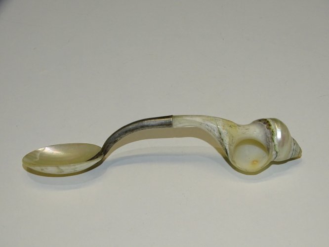 -JOLIE PETITE CUILLERE NACRE & Métal argenté pour CONFITURE ou AUTRE    D