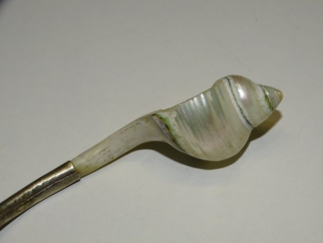 -JOLIE PETITE CUILLERE NACRE & Métal argenté pour CONFITURE ou AUTRE    D