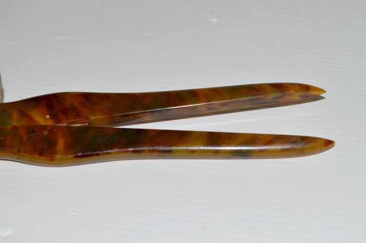 -JOLIE PINCE A GANTS XIXe objet de vitrine costumes d'époque collection