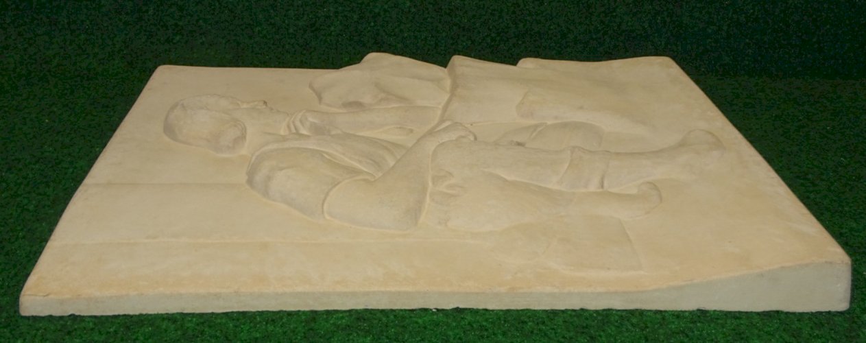 -JOLIE PLAQUE DECORATIVE EN PLATRE HOMME SCULPTEUR NON Signée déco XXe    D