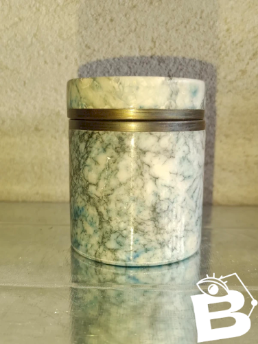 jolie pot ancien en marbre ou albatre gris bleu en bon etat