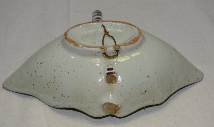 -JOLIE SAUCIERE FAÏENCE à ANSES FORME NAVETTE manque 1 ANSE COLLECTION    D