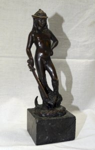 -JOLIE SCULPTURE BRONZE Patiné représentant le DAVID de DONATELLO non signé   D