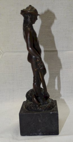 -JOLIE SCULPTURE BRONZE Patiné représentant le DAVID de DONATELLO non signé   D