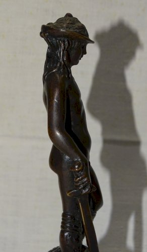-JOLIE SCULPTURE BRONZE Patiné représentant le DAVID de DONATELLO non signé   D