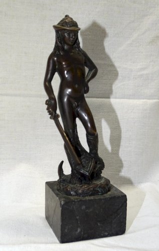 -JOLIE SCULPTURE BRONZE Patiné représentant le DAVID de DONATELLO non signé   D